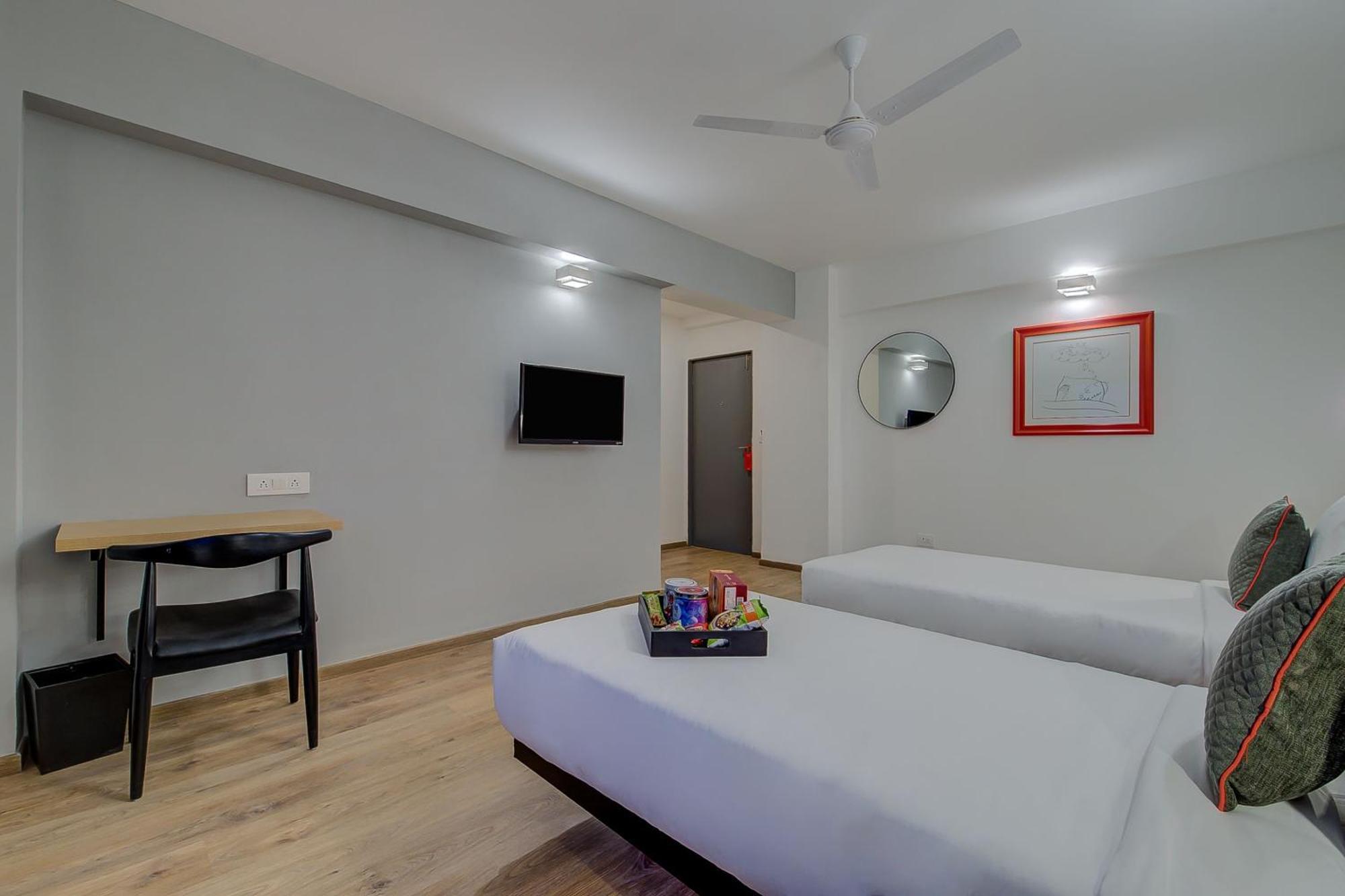 Oyo Townhouse 048 Hadapsar Hotel Phursungi Kültér fotó